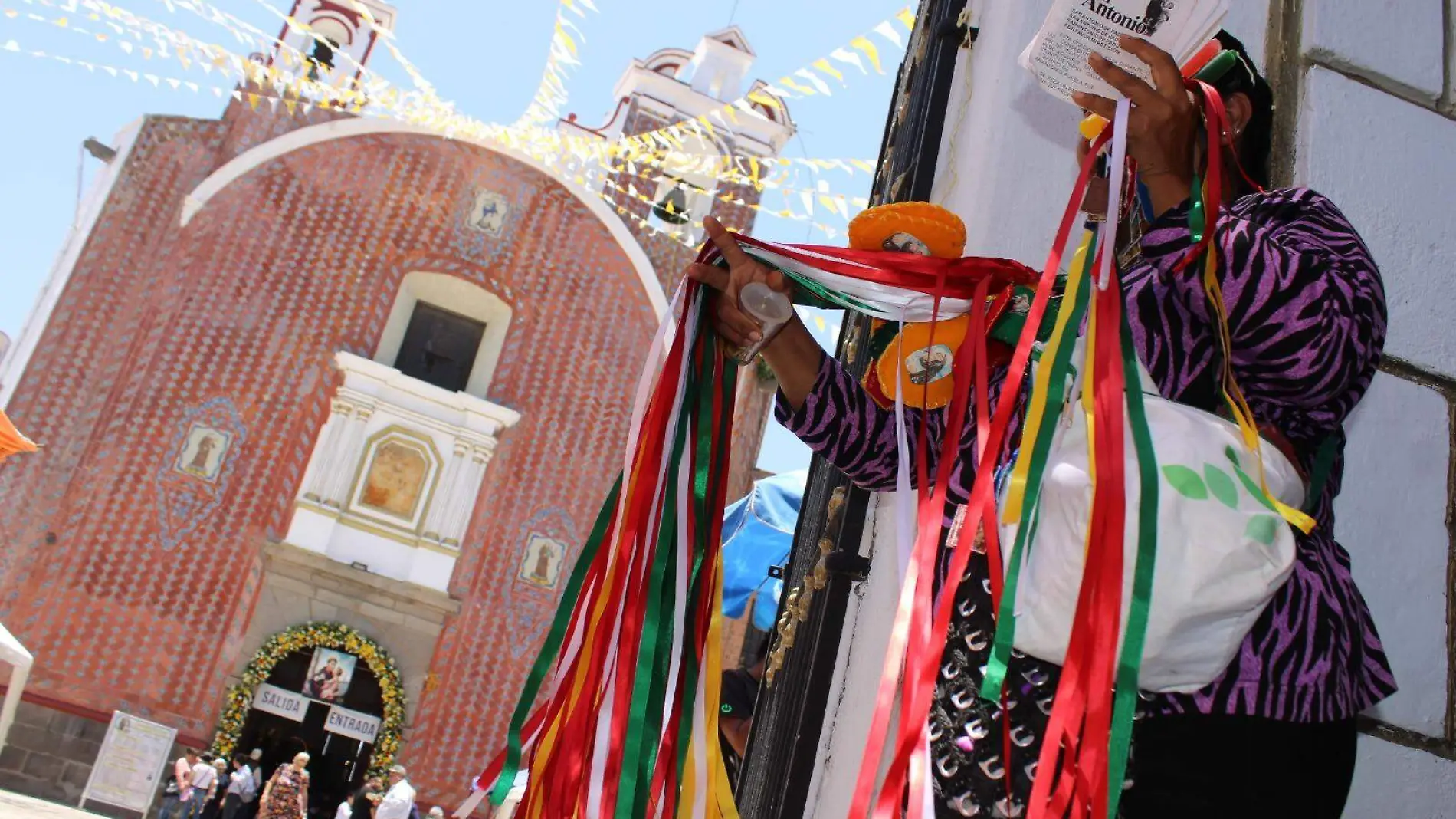 Poblanos celebran a San Antonio de Padua, el santo  relacionado con el amor y el casamiento